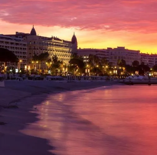 2 Pieces Centre アパート *